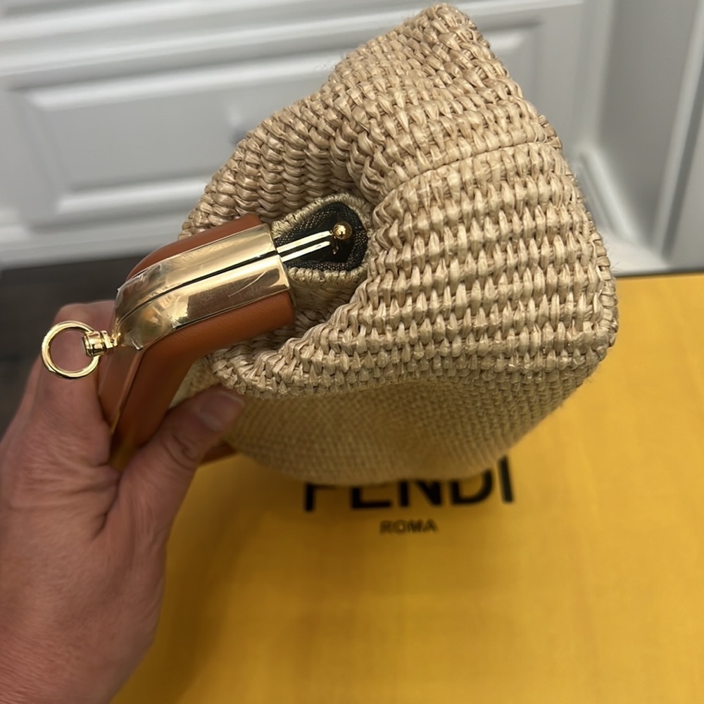 AUTHENTIC FENDI First Small
Natural straw bag - Picture 17 of 17